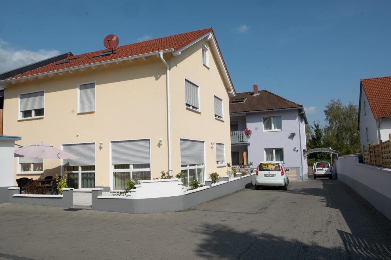 Schnitzelhaus Und Pension Stadt Rosbach ロースバッハ・フォア・デア・ヘーエ エクステリア 写真