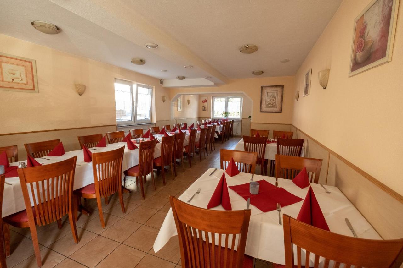 Schnitzelhaus Und Pension Stadt Rosbach ロースバッハ・フォア・デア・ヘーエ エクステリア 写真