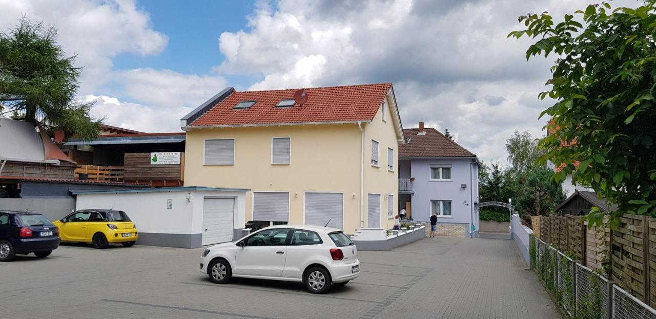 Schnitzelhaus Und Pension Stadt Rosbach ロースバッハ・フォア・デア・ヘーエ エクステリア 写真